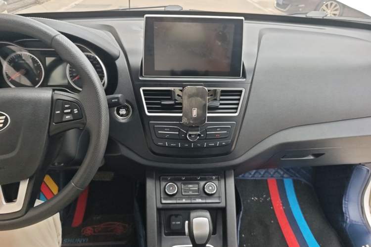 Used Bestune X40 2017 1.6L Automatic Prestige Edition Audio And AC Panel