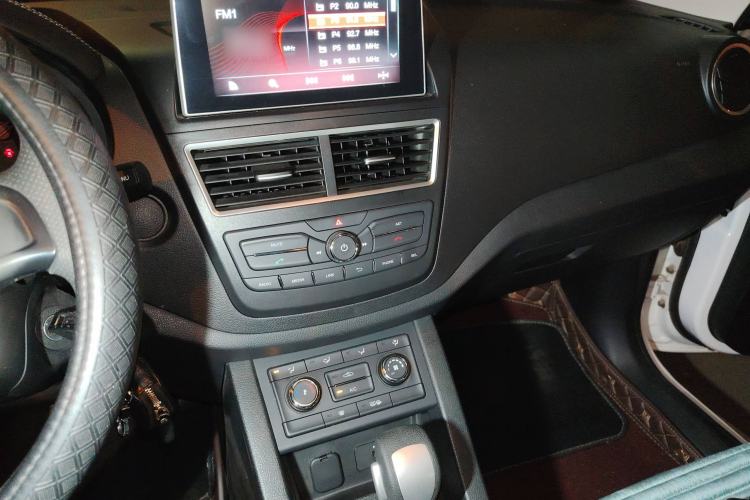 Used Bestune X40 2017 1.6L Automatic Luxury Model Audio And AC Panel