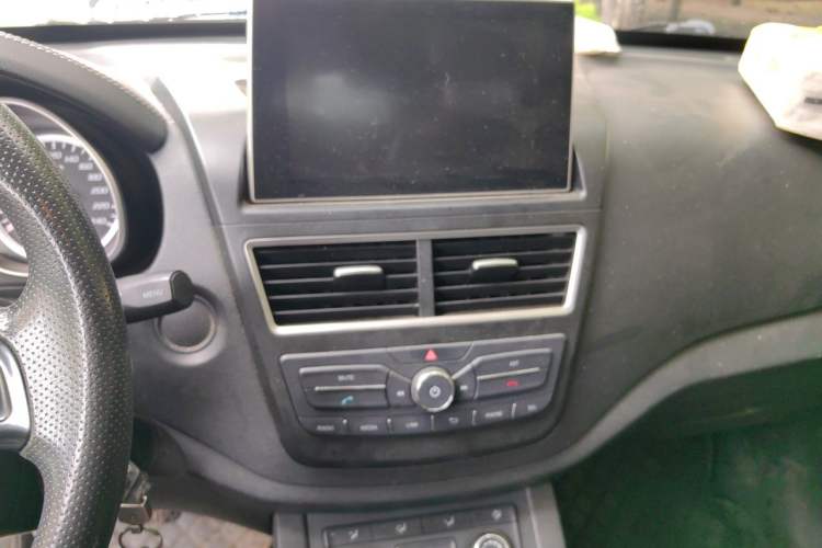 Used Bestune X40 2017 1.6L Manual Luxury Edition Audio And AC Panel