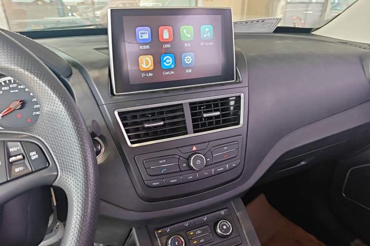 Used Bestune X40 2017 1.6L Automatic Prestige Edition Audio And AC Panel
