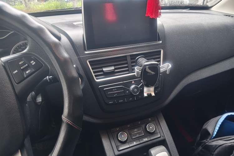 Used Bestune X40 2017 1.6L Automatic Prestige Edition Audio And AC Panel