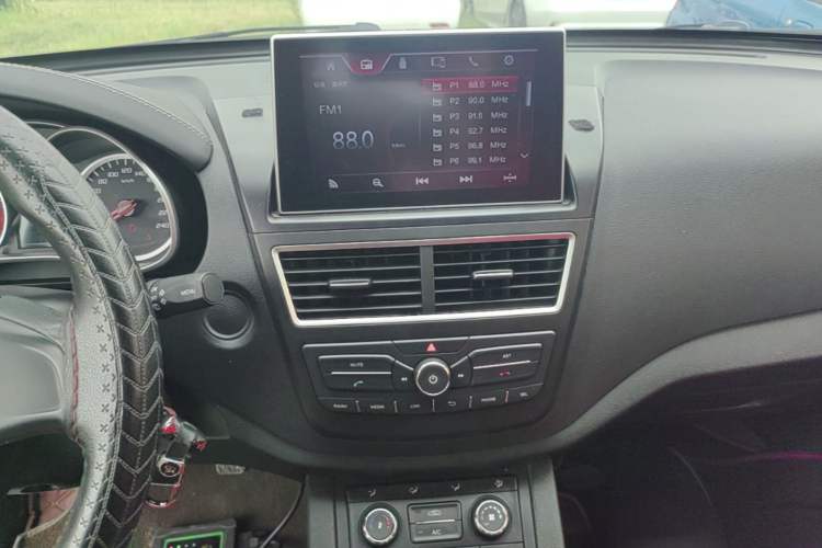 Used Bestune X40 2017 1.6L Manual Luxury Edition Audio And AC Panel