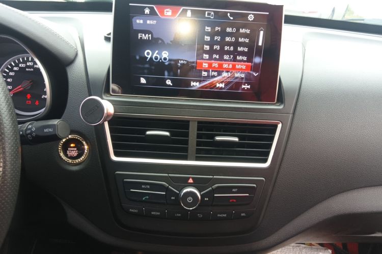Used Bestune X40 2017 1.6L Automatic Prestige Edition Audio And AC Panel