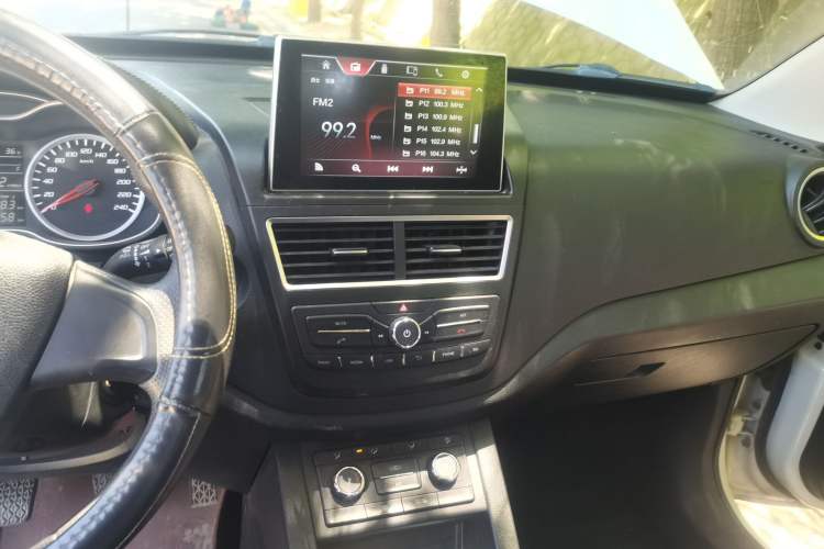 Used Bestune X40 2017 1.6L Manual Luxury Edition Audio And AC Panel