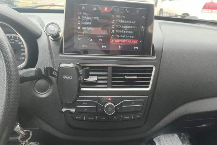 Used Bestune X40 2017 1.6L Automatic Luxury Model Audio And AC Panel
