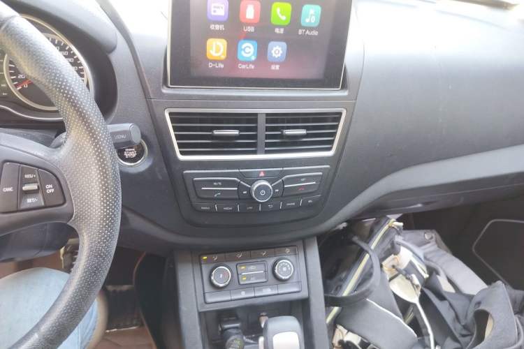Used Bestune X40 2017 1.6L Automatic Prestige Edition Audio And AC Panel