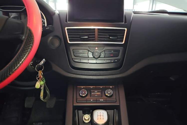 Used Bestune X40 2017 1.6L Manual Luxury Edition Audio And AC Panel