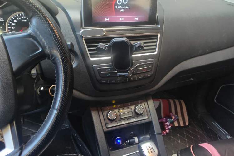 Used Bestune X40 2017 1.6L Manual Luxury Edition Audio And AC Panel