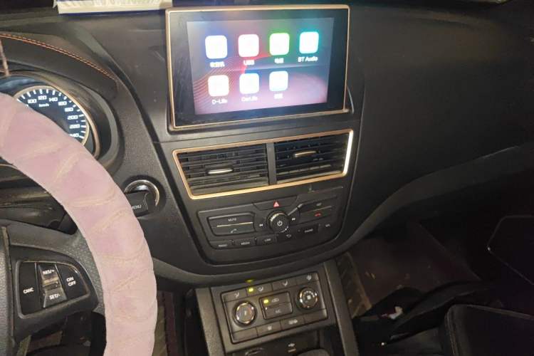 Used Bestune X40 2017 1.6L Automatic Prestige Edition Audio And AC Panel
