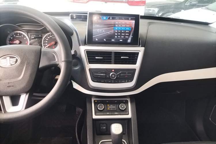 Used Bestune X40 2017 1.6L Manual Luxury Edition Audio And AC Panel