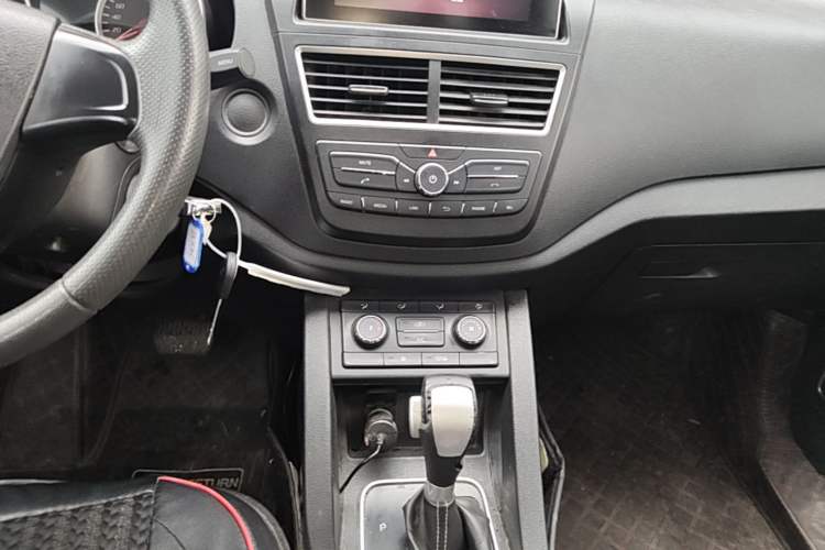 Used Bestune X40 2017 1.6L Automatic Luxury Model Audio And AC Panel