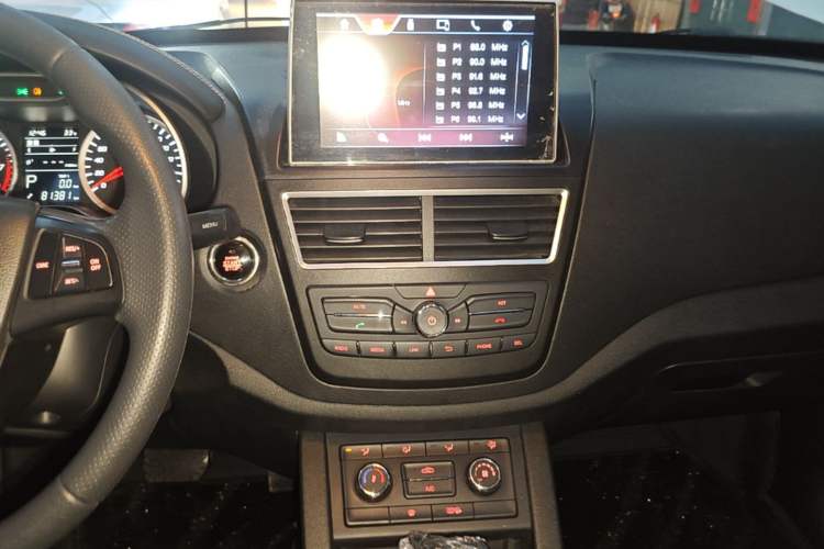 Used Bestune X40 2017 1.6L Automatic Connected Smart Cool Edition Audio And AC Panel