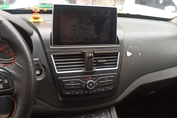 Used Bestune X40 2017 1.6L Automatic Prestige Edition Audio And AC Panel