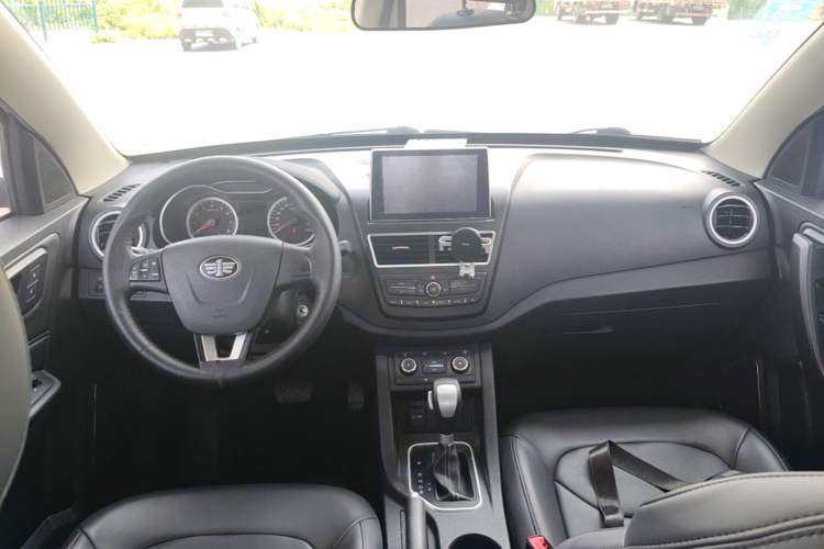 Used Bestune X40 2017 1.6L Automatic Luxury Model Center Console