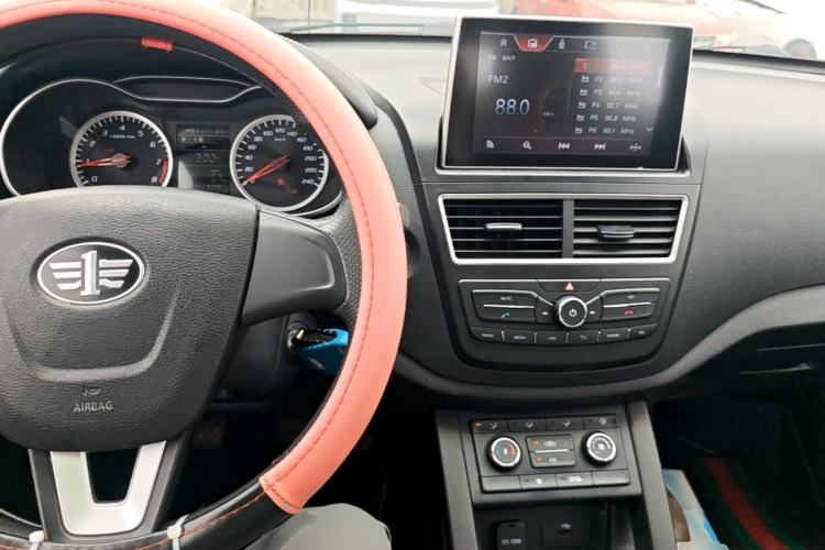 Used Bestune X40 2017 1.6L Manual Luxury Edition Center Console