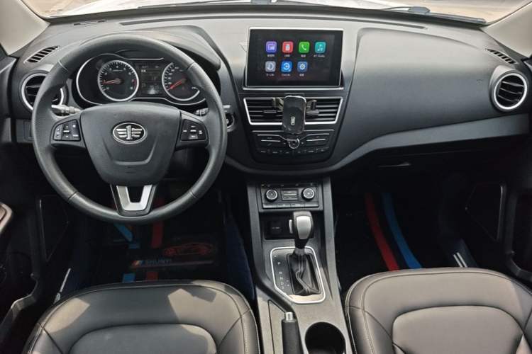 Used Bestune X40 2017 1.6L Automatic Prestige Edition Center Console