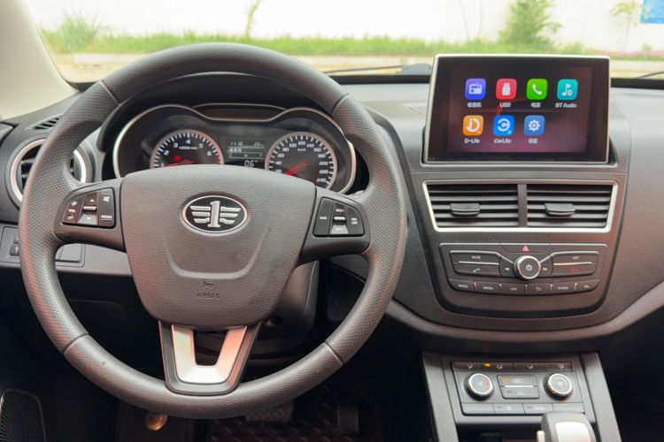 Used Bestune X40 2017 1.6L Automatic Luxury Model Center Console