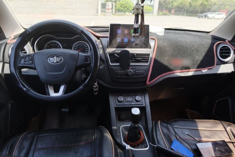 Used Bestune X40 2017 1.6L Manual Luxury Edition Center Console