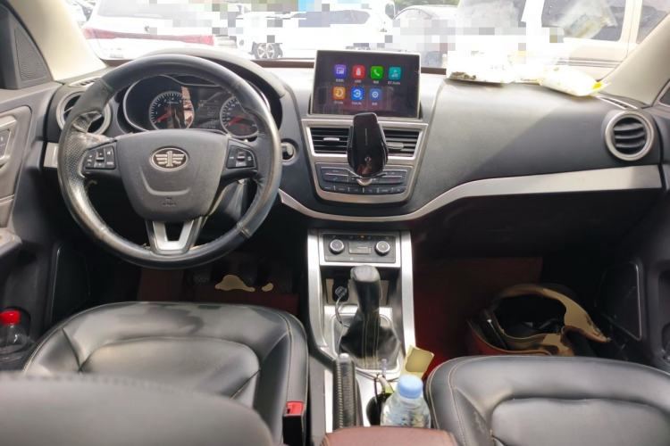 Used Bestune X40 2017 1.6L Manual Prestige Edition Center Console