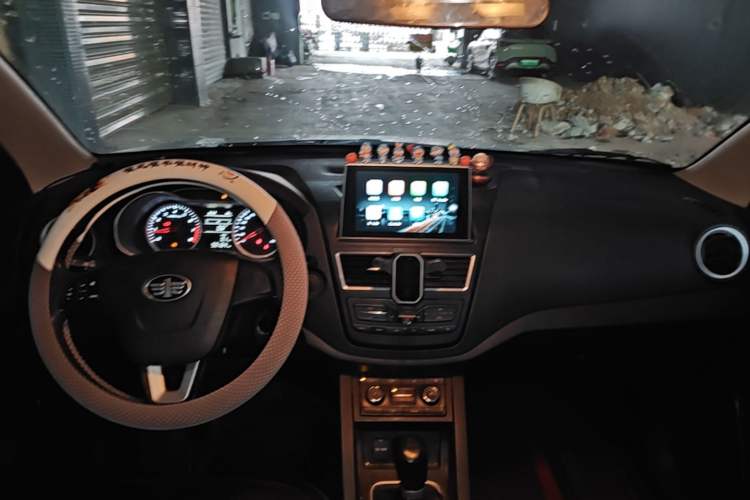 Used Bestune X40 2017 1.6L Manual Luxury Edition Center Console