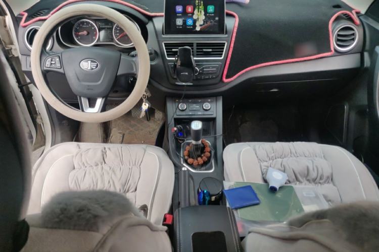 Used Bestune X40 2017 1.6L Manual Luxury Edition Center Console