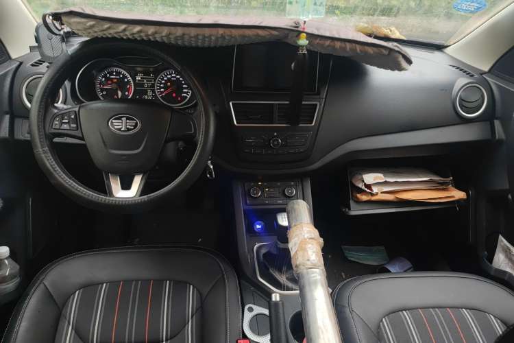 Used Bestune X40 2017 1.6L Manual Luxury Edition Center Console