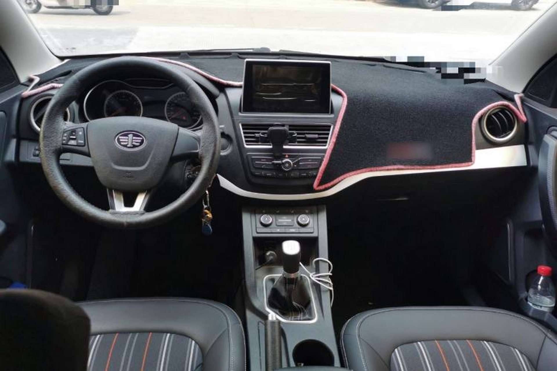 Used Bestune X40 2017 1.6L Manual Luxury Edition Center Console