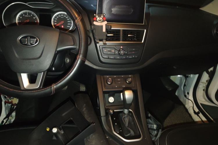 Used Bestune X40 2017 1.6L Automatic Luxury Model Center Console