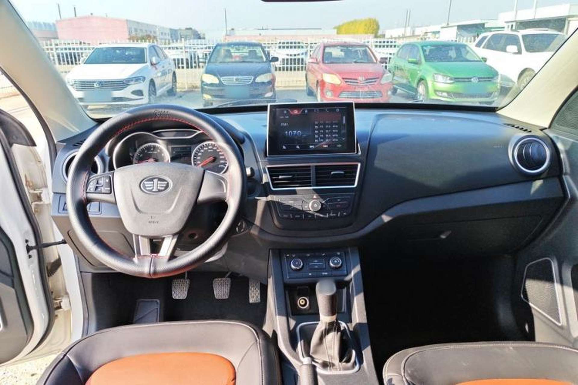 Used Bestune X40 2017 1.6L Manual Luxury Edition Center Console