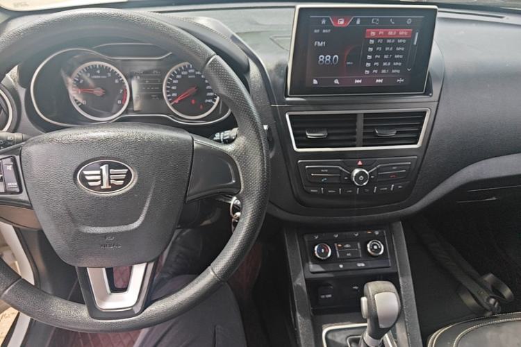 Used Bestune X40 2017 1.6L Automatic Luxury Model Center Console