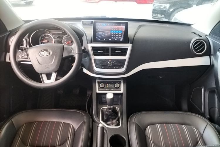 Used Bestune X40 2017 1.6L Manual Luxury Edition Center Console
