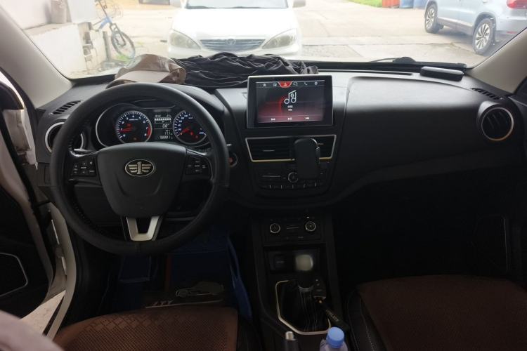 Used Bestune X40 2017 1.6L Manual Prestige Edition Center Console