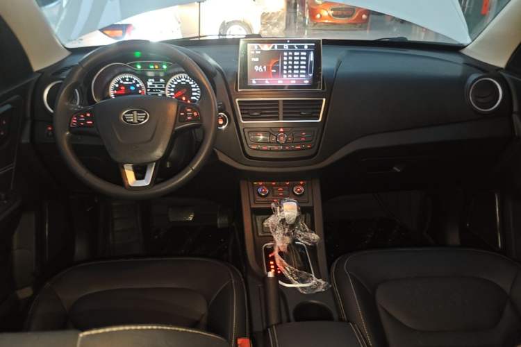 Used Bestune X40 2017 1.6L Automatic Connected Smart Cool Edition Center Console