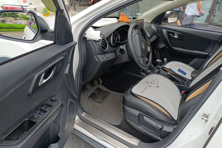 Used Bestune X40 2017 1.6L manual Comfort trim level Driver Seat