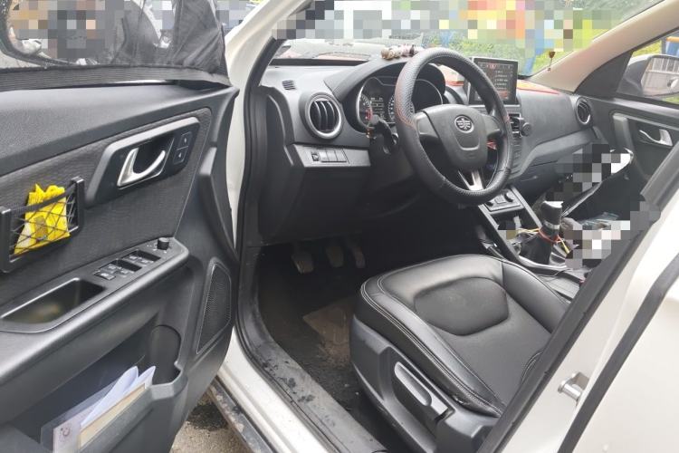 Used Bestune X40 2017 1.6L manual Comfort trim level Driver Seat