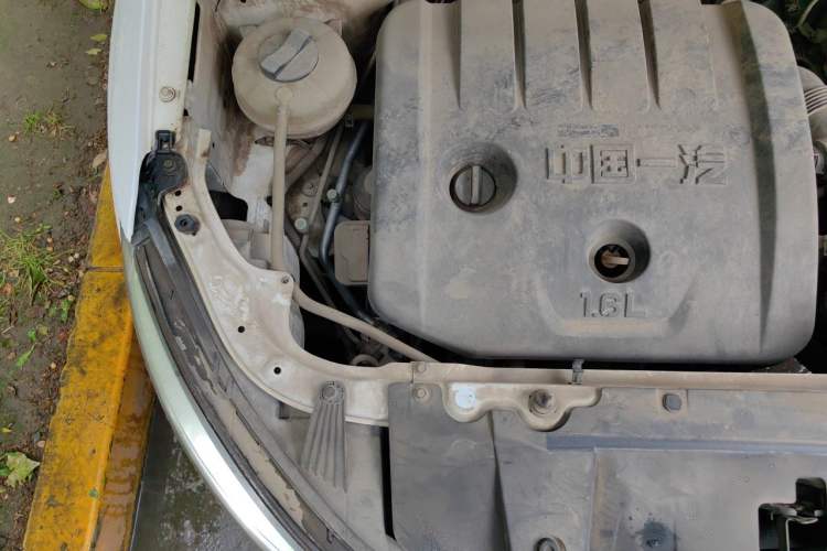 Used Bestune X40 2017 1.6L Manual Luxury Edition Engine Bay Right