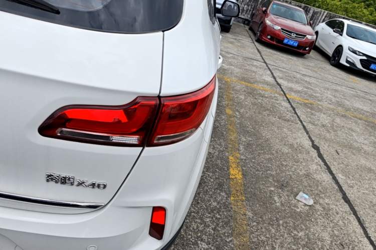 Used Bestune X40 2017 1.6L Manual Luxury Edition Exterior 3