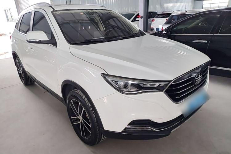 Used Bestune X40 2017 1.6L Manual Luxury Edition Front Right 45 Deg