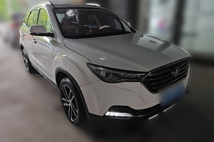 Used Bestune X40 2017 1.6L Manual Luxury Edition Front Right 45 Deg