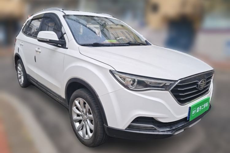 Used Bestune X40 2017 1.6L manual Comfort trim level Front Right 45 Deg