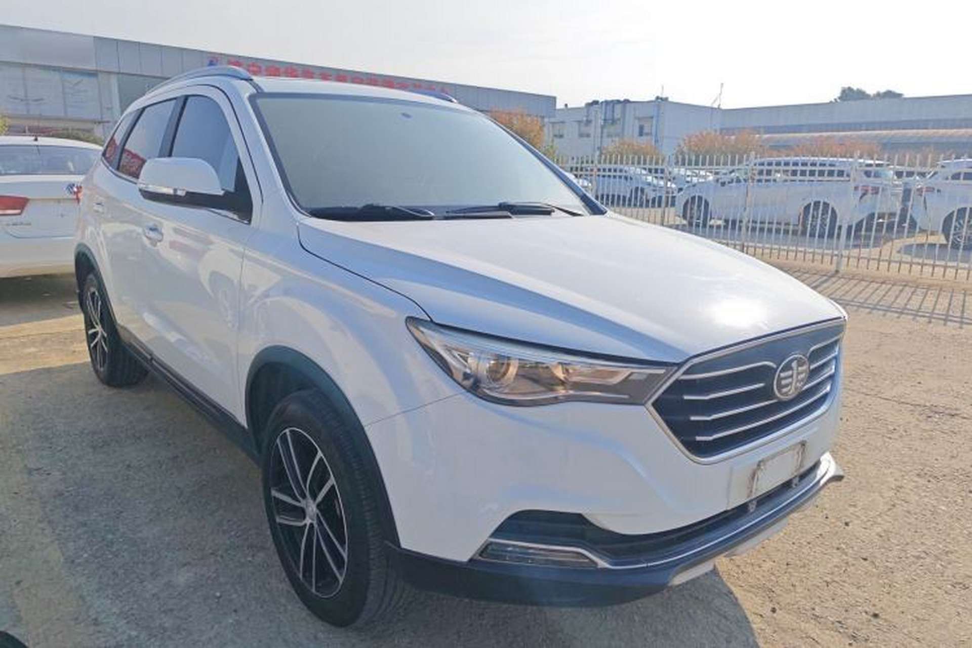Used Bestune X40 2017 1.6L Manual Luxury Edition Front Right 45 Deg