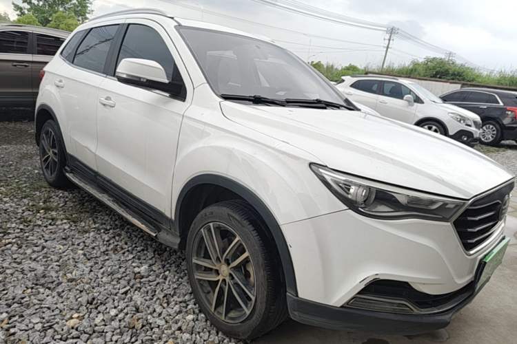 Used Bestune X40 2017 1.6L Automatic Luxury Model Front Right 45 Deg