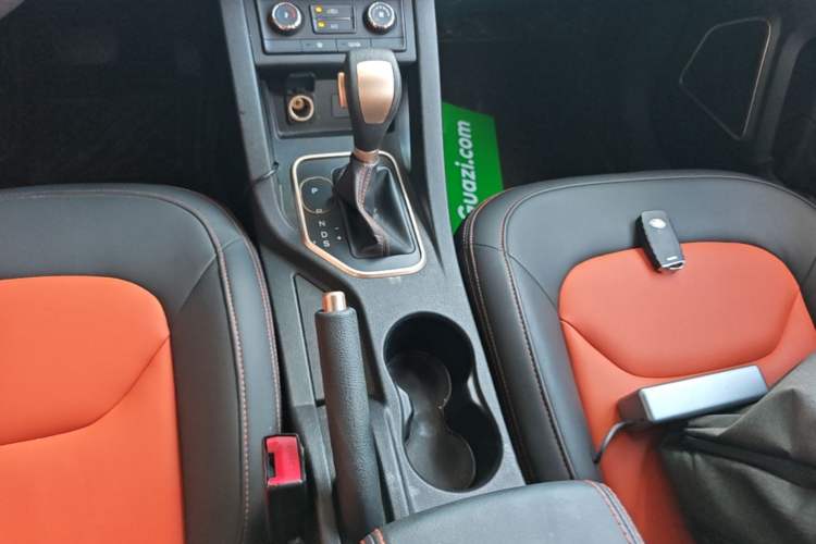 Used Bestune X40 2017 1.6L Automatic Prestige Edition Gear Lever