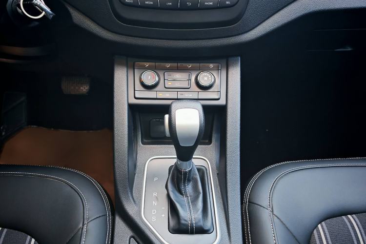Used Bestune X40 2017 1.6L Automatic Luxury Model Gear Lever