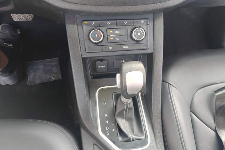 Used Bestune X40 2017 1.6L Automatic Luxury Model Gear Lever