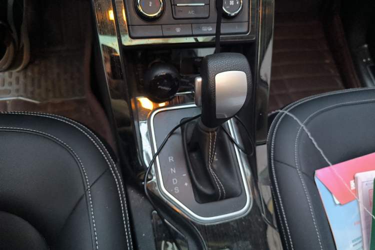 Used Bestune X40 2017 1.6L Automatic Prestige Edition Gear Lever