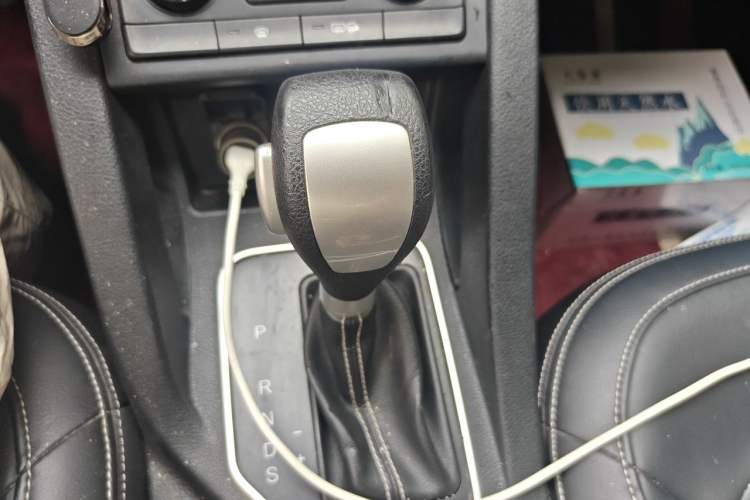 Used Bestune X40 2017 1.6L Automatic Connected Smart Cool Edition Gear Lever