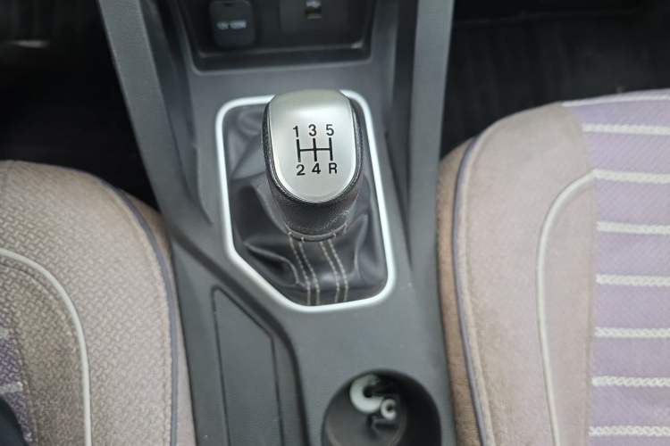 Used Bestune X40 2017 1.6L Manual Luxury Edition Gear Lever