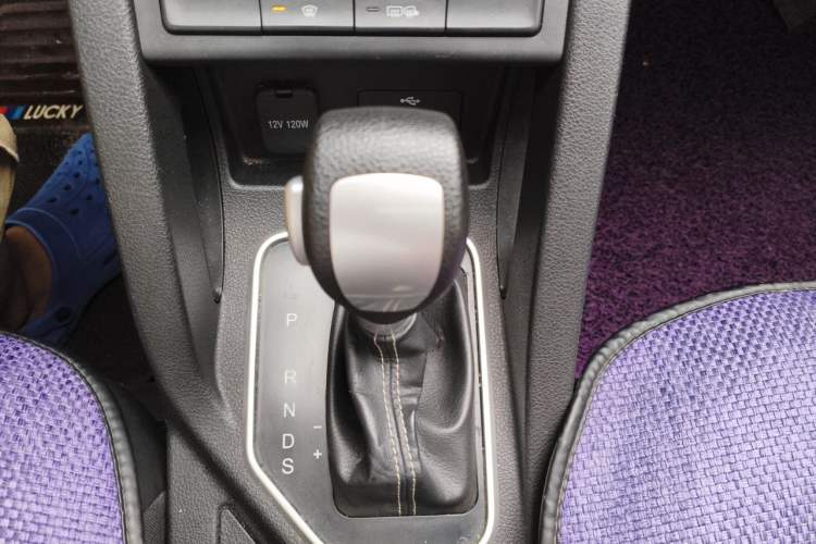 Used Bestune X40 2017 1.6L Automatic Prestige Edition Gear Lever