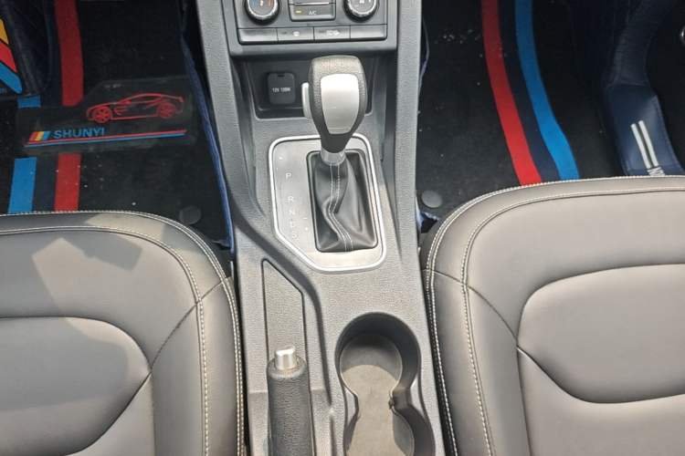Used Bestune X40 2017 1.6L Automatic Prestige Edition Gear Lever
